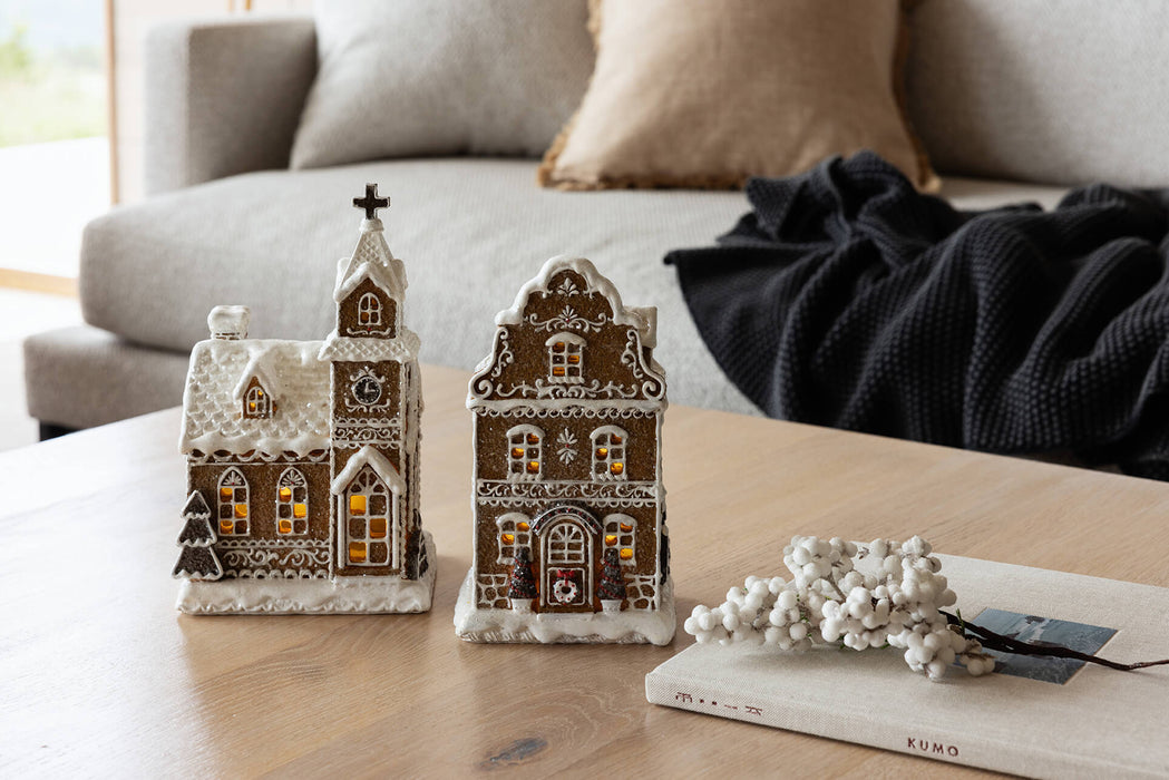 Gingerbread kyrka med LED-ljus