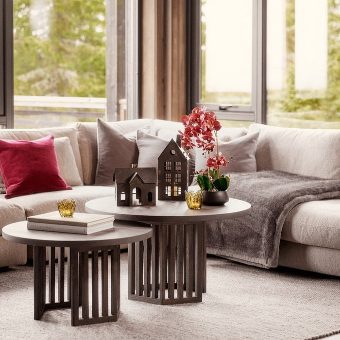 Vinröd orkidé 47 cm med svart kruka